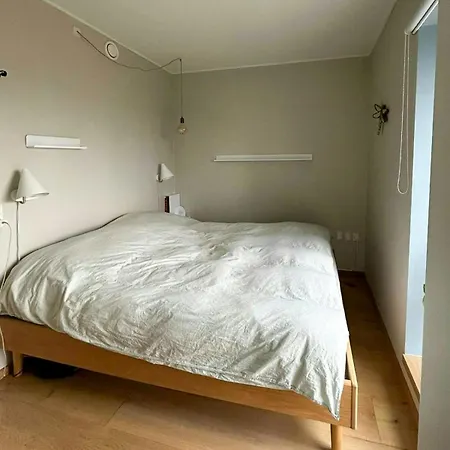 Hus Med Badebro Og Havudsigt Pa Margretheholmen 펜션