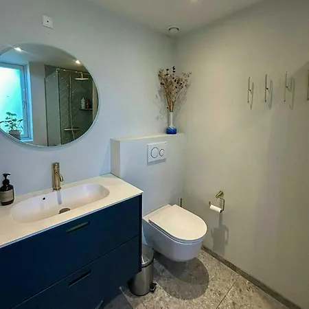 Hus Med Badebro Og Havudsigt Pa Margretheholmen *